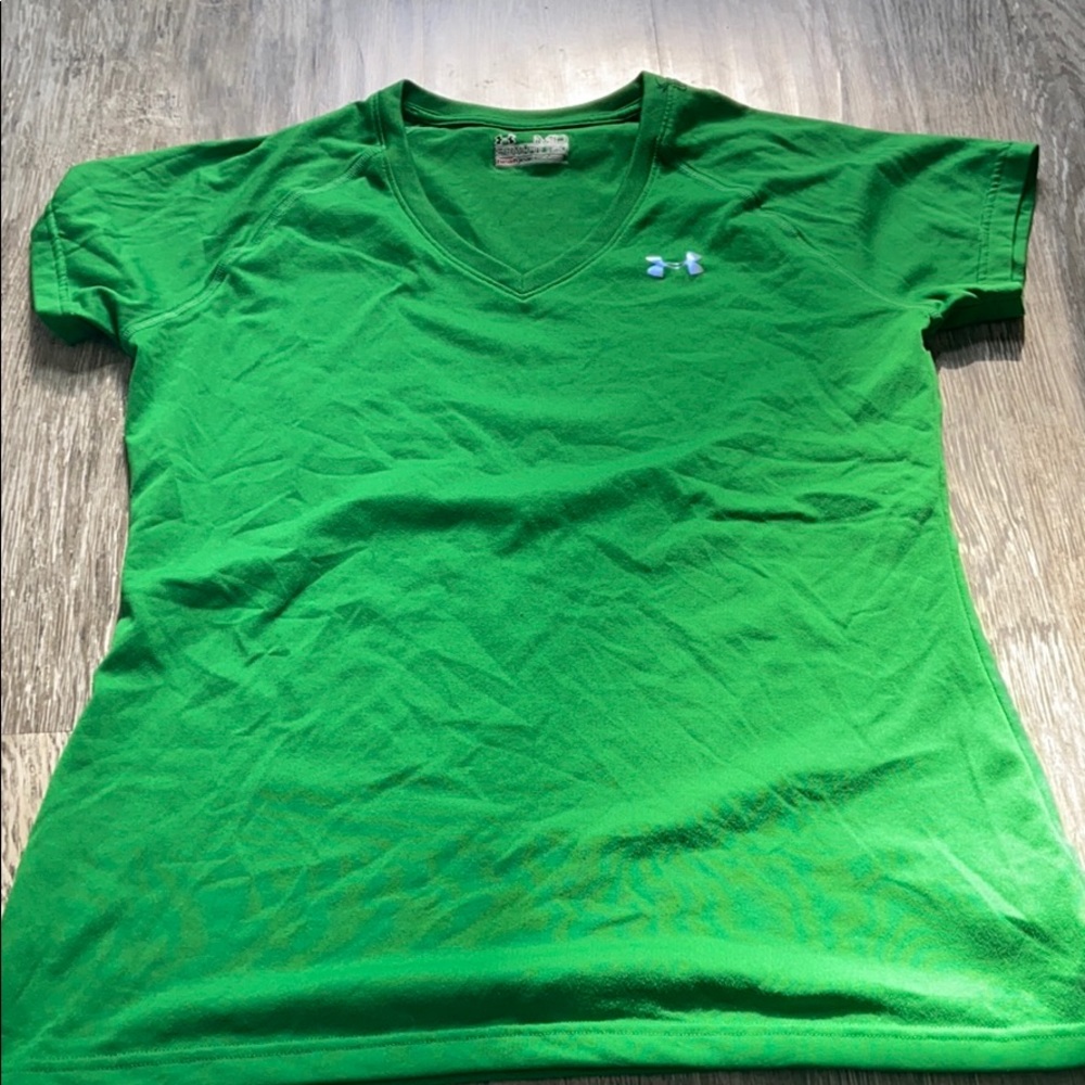 Under armour v neck size medium